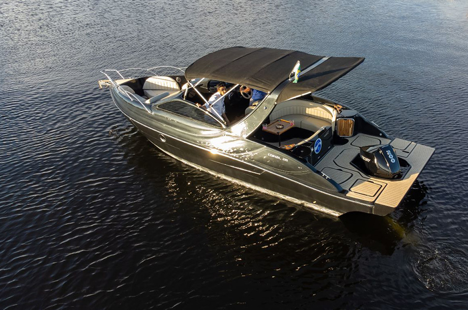 Coral 26 Blackline Rio Boat Show
